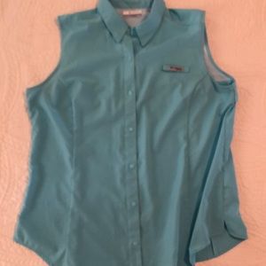 Columbia women’s sport shirt.